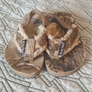 Realtree toddler flip flop thong sandals NWOT